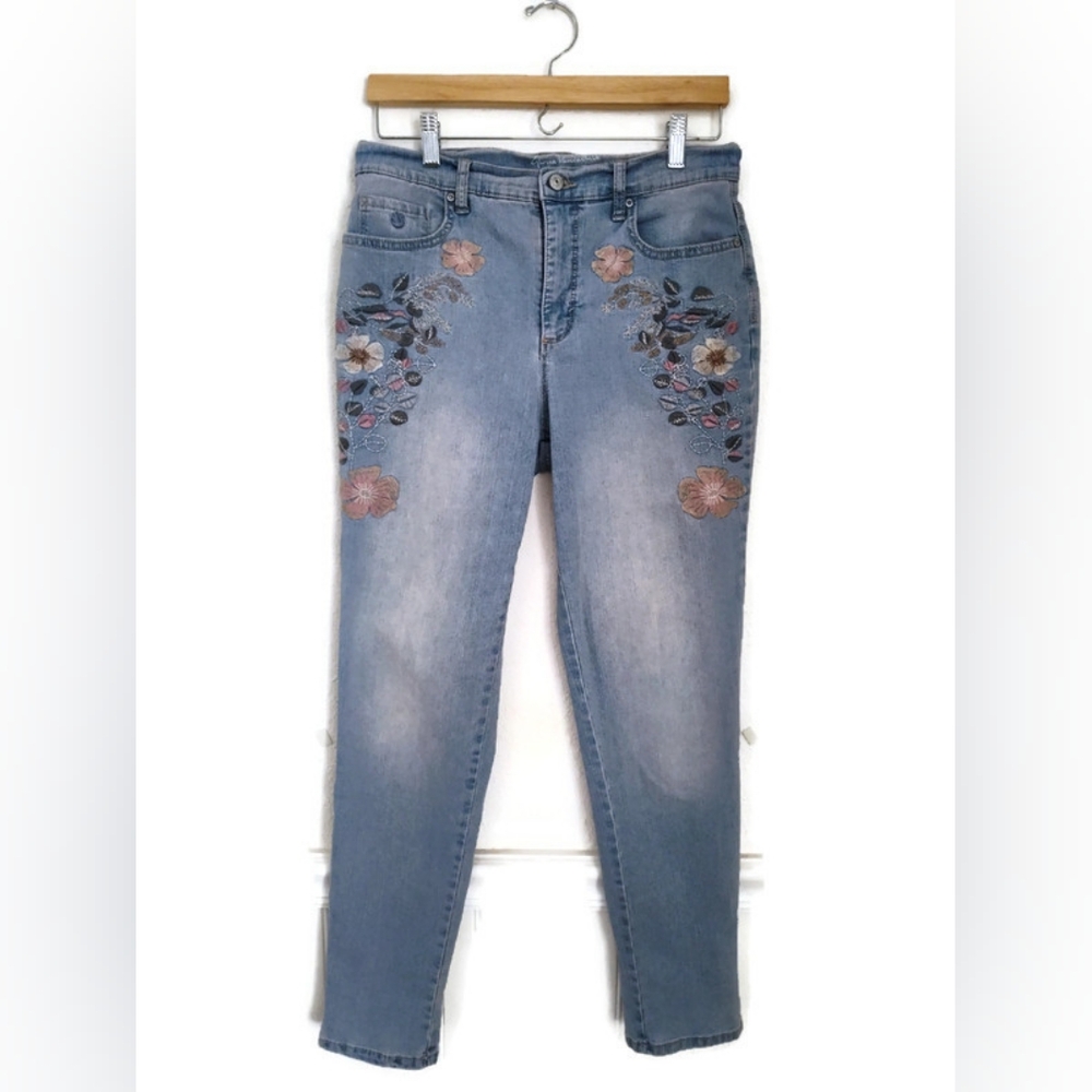 Floral Embroidered Blue Jeans Boho Festival Garden  Size 6 - Picture 2 of 4